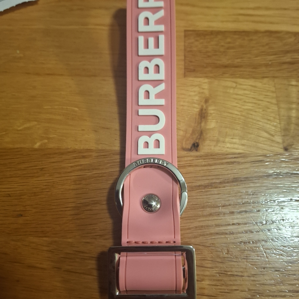 Burberry Logo Silicone Keyring and Charm - Picture 3 of 13